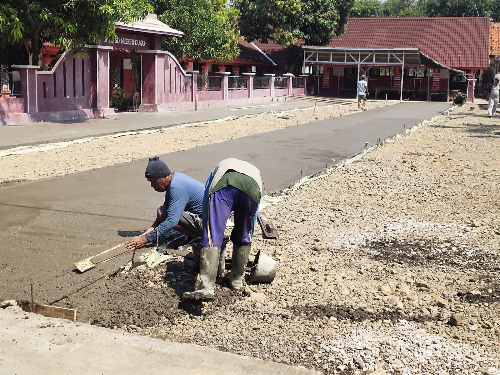 Desa Cantigi Wetan Kecamatan Cantigi Kabupaten Indramayu Laksanakan Pembangunan Jalan Cor Beton dengan Anggaran Rp. 156,343.000